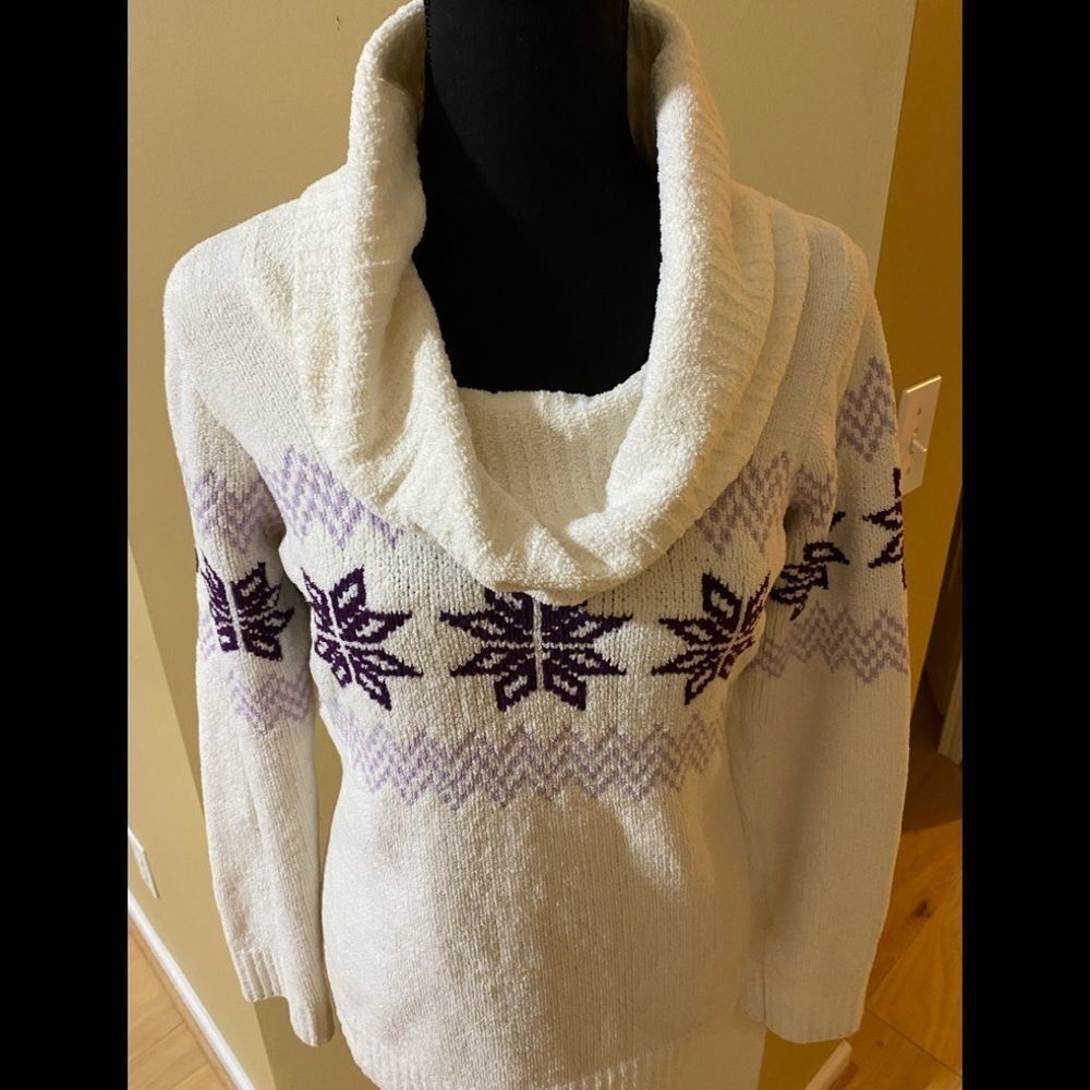 Denver Hayes white and purple turtleneck sweater. Plush and cozy! So soft!